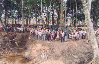 Foto da tomada da Fazenda Santa Elina em 1995