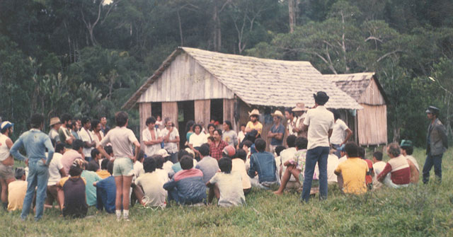 Reunião de seringueiros em Xapuri na década de 1980