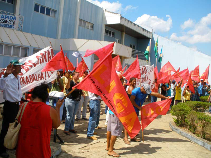 Manifestações pelas ruas de Ariquemes e Jaru