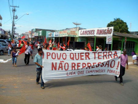 Manifestações pelas ruas de Ariquemes e Jaru