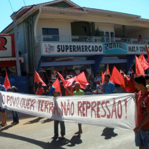 Manifestação nas ruas de Corumbiara - 2011