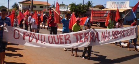 O POVO QUER TERRA, NÃO REPRESSÃO!