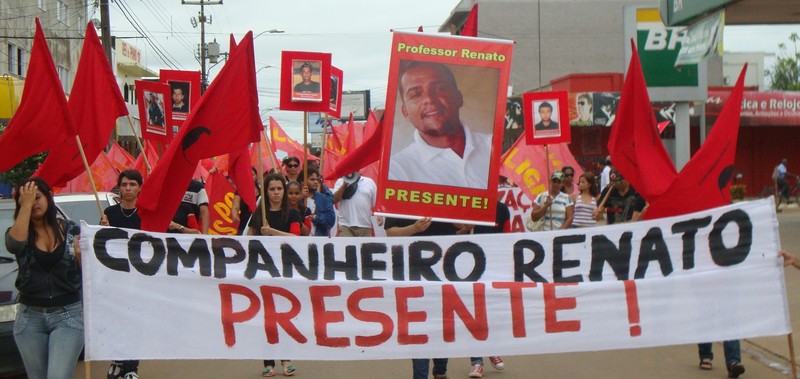 Manifestação em homenagem ao professor Renato