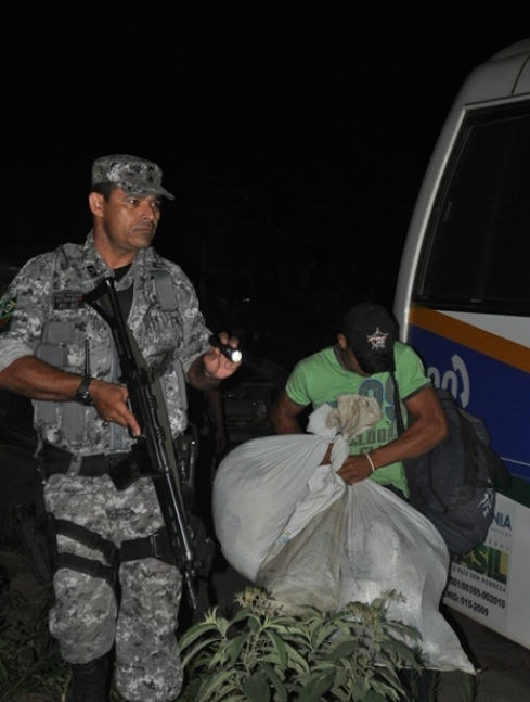 Força Nacional prende camponeses acampados