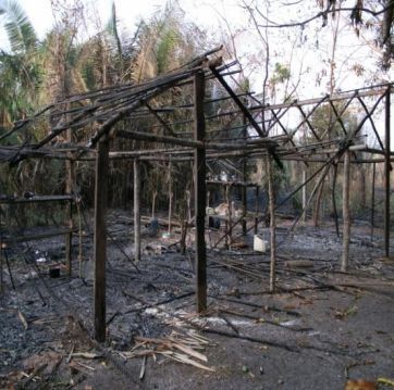 A verdade: os barracos queimados pelos pistoleiros de Eduardo Barbosa
