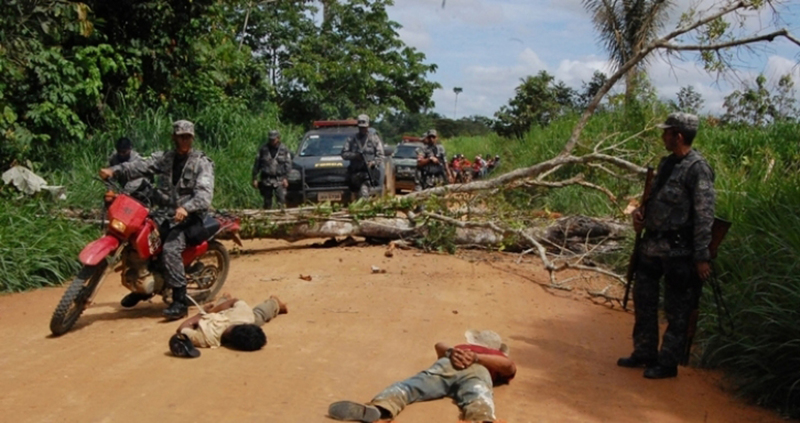 Força Nacional em mais uma operação de guerra contra camponeses em Rio Pardo ­ 2013