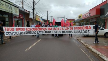 Camponeses organizados pela LCP marcham com movimentos e entidades democráticas em Jaru, 10 de fevereiro