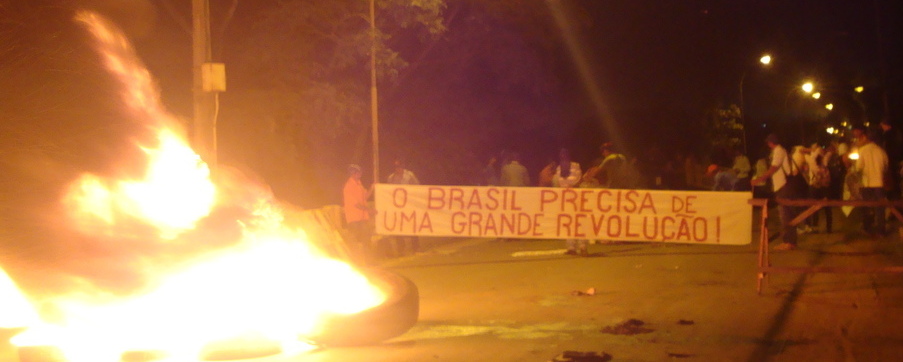 O Brasil precisa de uma Grande Revolução! Foto: fechamento da BR 364, Jaru/RO