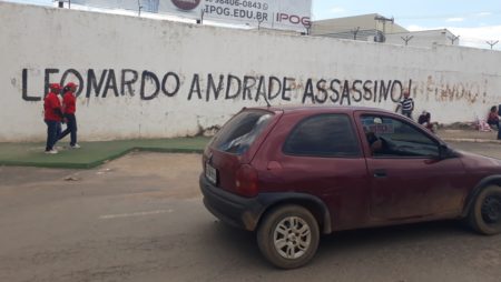 Pichações denunciam Leonardo Andrade como assassino - Parque de Exposições