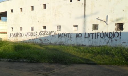 Pichações denunciam Leonardo Andrade como assassino – Mercado Municipal