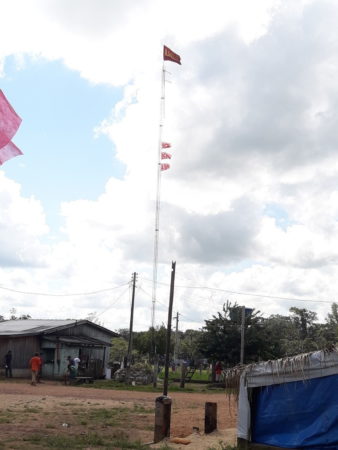 Bandeira da LCP hasteada dentro da área Enilson Ribeiro.